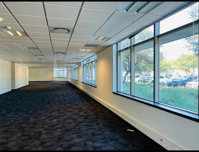 1,700M² OFFICE TO LET IN WATERFALL